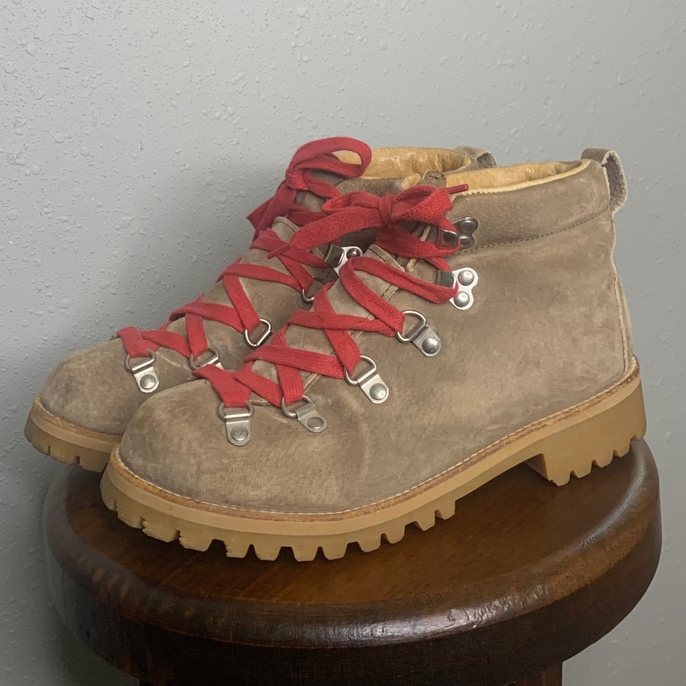 Tan Alpine in Size 7.5
